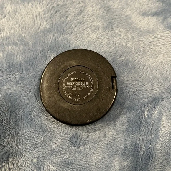MAC Cosmetics Sheertone Powder Blush in Peaches - Picture 2 of 3